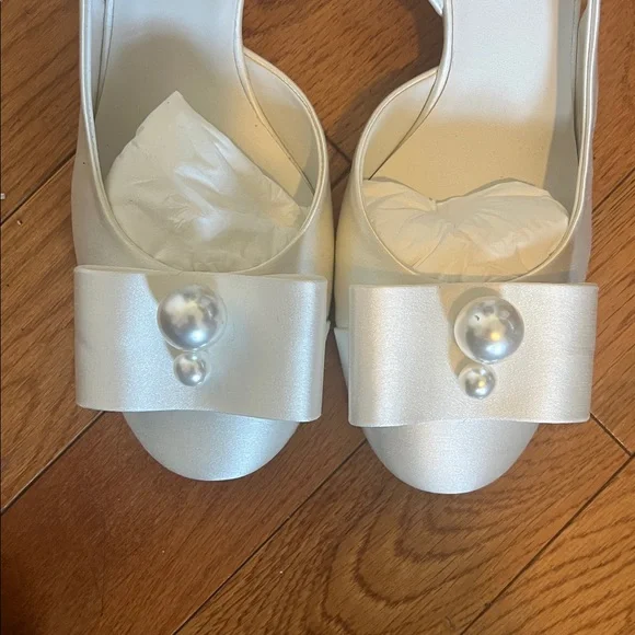 Loriblu Made in Italy: white satin slingback pumps with pearl and bow detail. - Picture 2 of 5